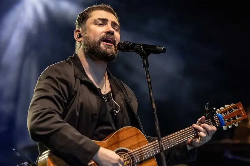 Bruno Faglioni, atual vocalista da banda gospel