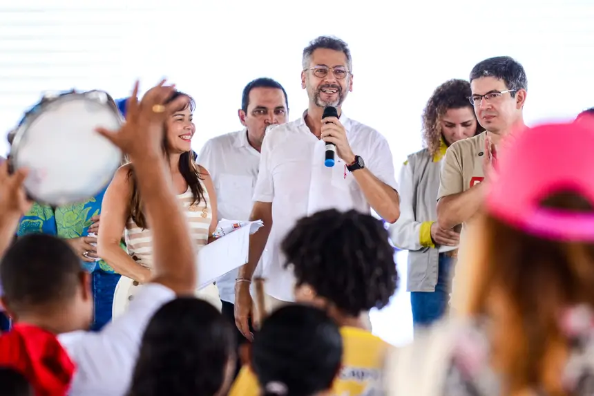 Clécio Luís fala à população sobre os novos projetos que vão fortalecer a educação, cultura e inclusão na comunidade