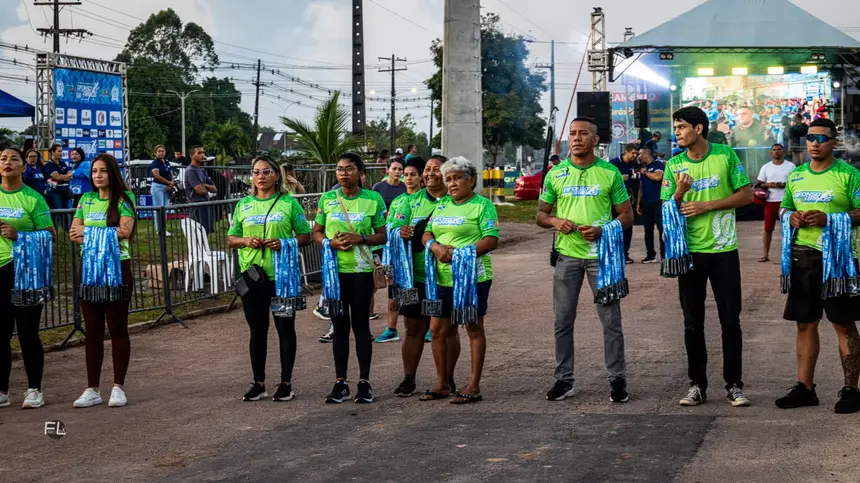 Com percurso de 5 km, o evento distribuiu kits para os participantes inscritos, contendo camisa, número de peito com chip e medalha