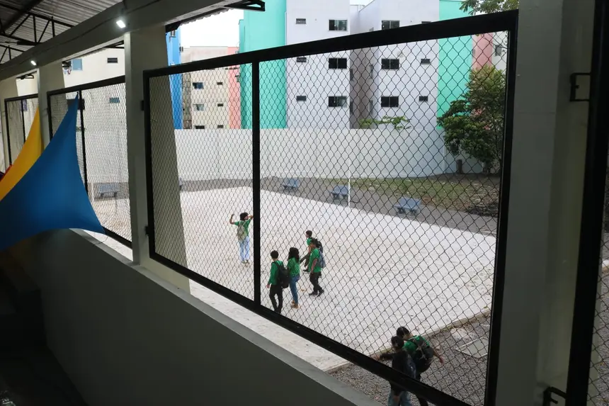 A Escola conta com arena de vôlei de areia