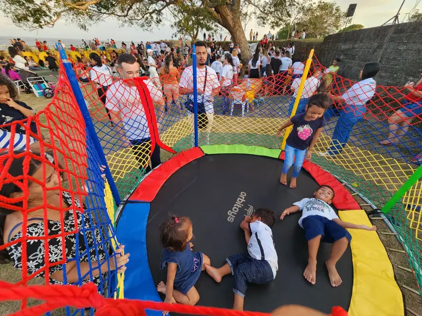 Teve espaço reservado para a criançada, com pula-pula e atividades lúdicas