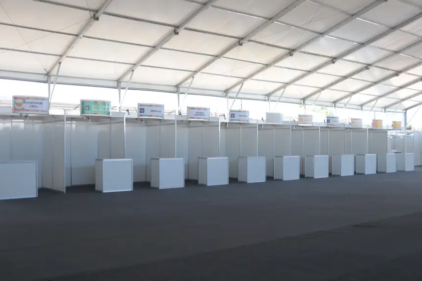 Ao percorrer os diversos ambientes os visitantes encontrarão espaços comerciais internacionais e órgãos institucionais do Governo do Amapá .