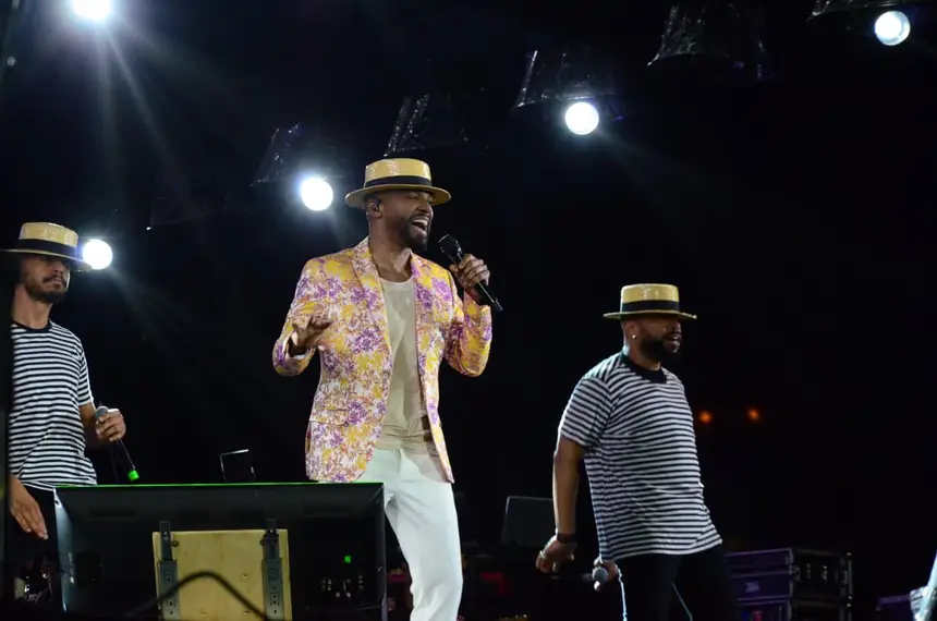 Alexandre Pires apresentou a música "Mineirinho" 