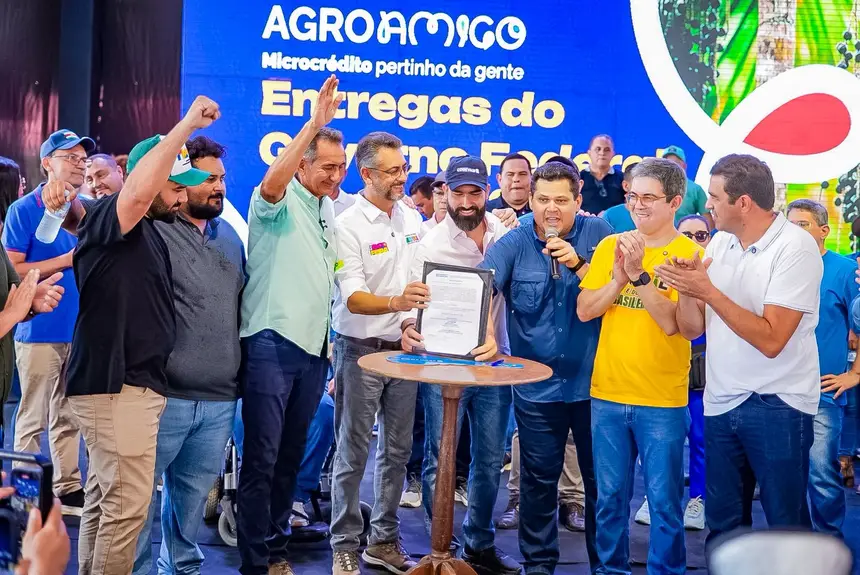 Entrega de maquinários para municípios