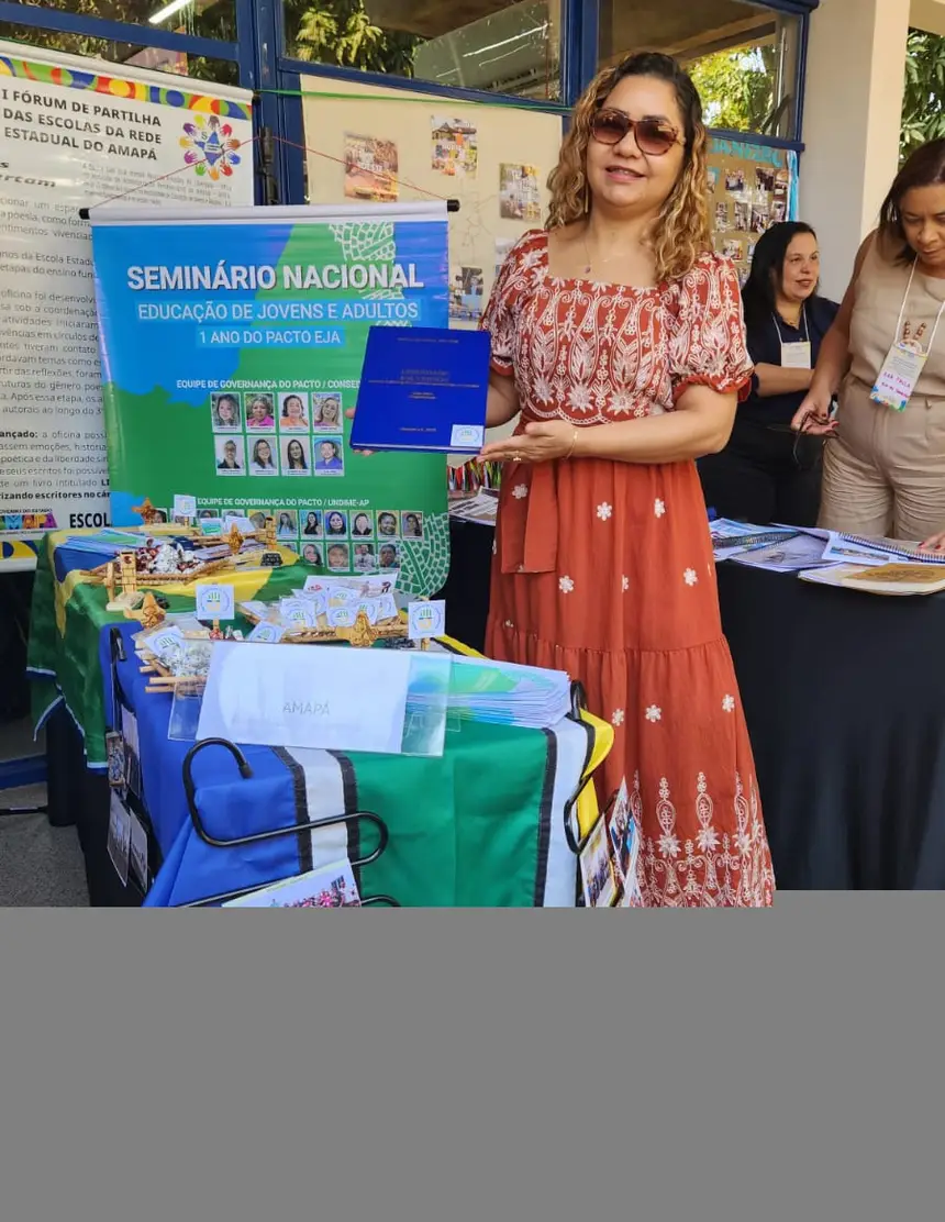 O destaque foi o lançamento do livro Liberdade em Versos: valorizando escritores no cárcere, produzido por estudantes da Escola Estadual São José que está nas mãos de ingrid