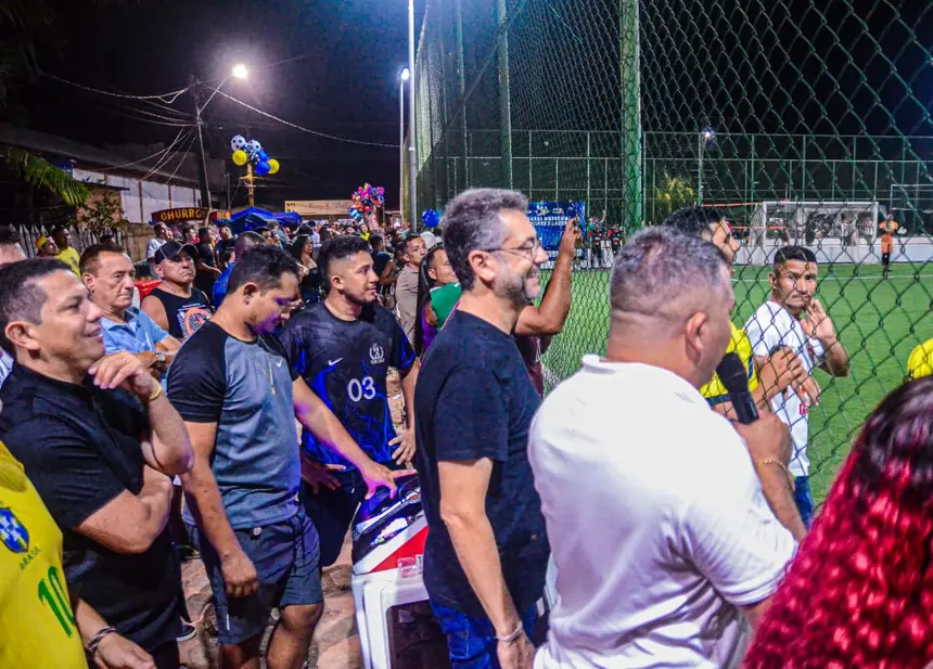 Governador, prefeito e a população de Vitória acompanhando a final 