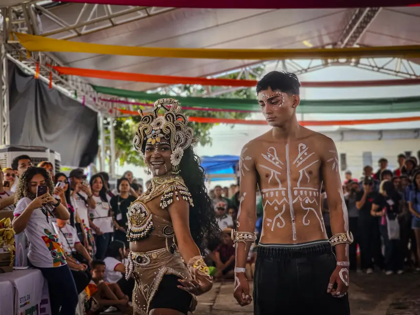 O desfile de Miss e Mister Estudantil, no qual cada escola apresentou dois representantes 