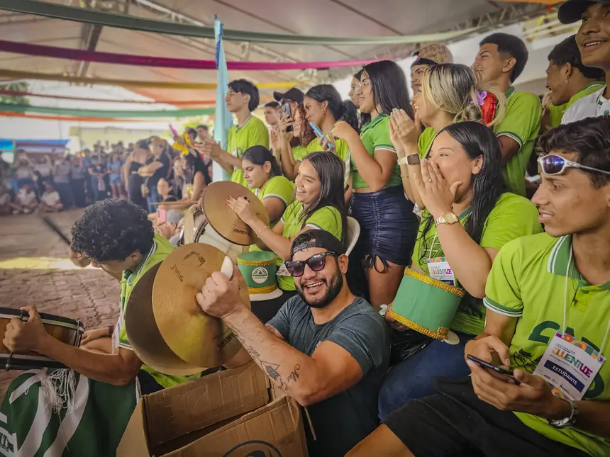 A torcida das escolas estavam e peso e com muita festa