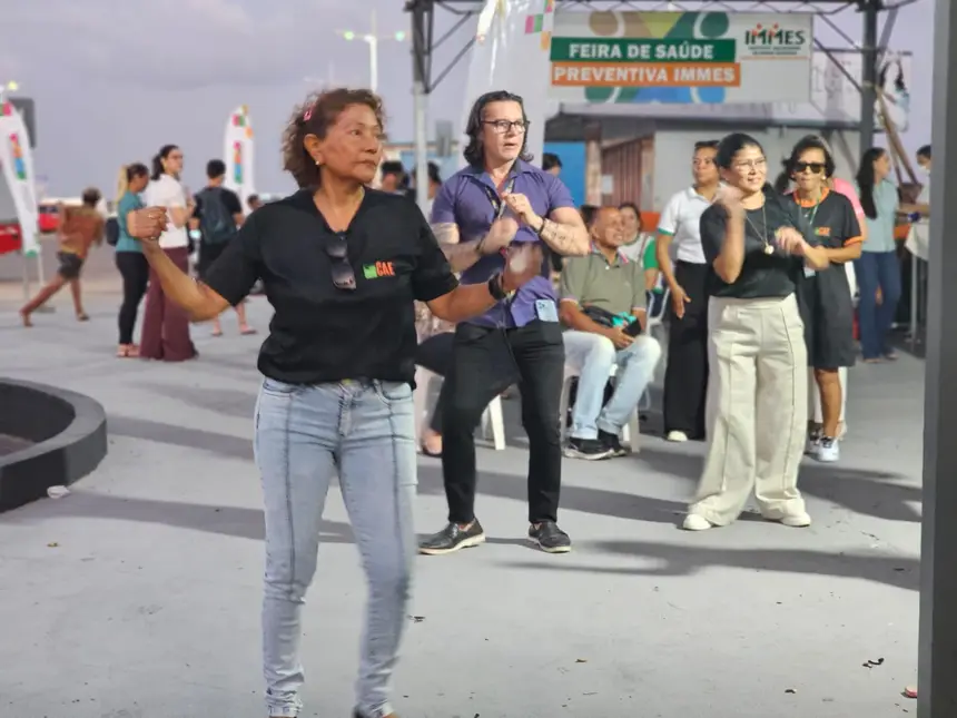 Momentos da aula de zumba