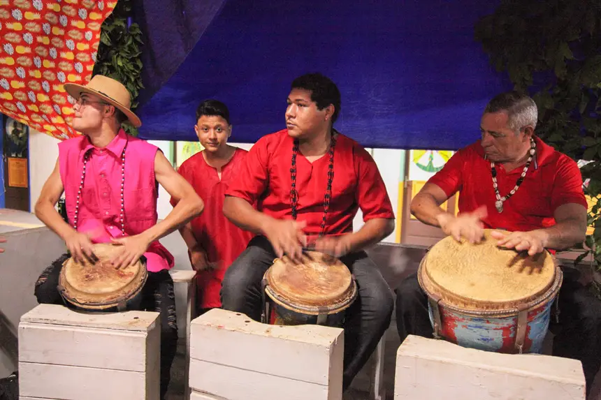  <div class='credito_fotos'>Foto: Gabriel Penha/Fundação Marabaixo   |   <a href='/midias/2025/originais/20251117082741-GF00016695-F00209664.webp' download><i class='fa-solid fa-download'></i> Download</a></div>