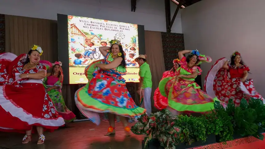 Grupos de carimbó se apresentaram no evento