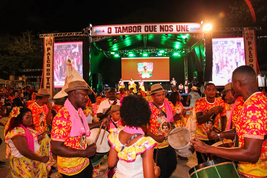 Grupos de batuque e marabaixo proporcionaram um espetáculo que encantou o público presente