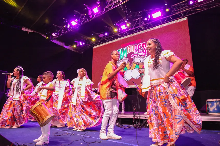 A noite foi marcada pelas danças e rodar das saias, nas rodas de batuque e marabaixo