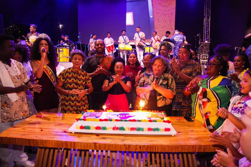  <div class='credito_fotos'>Foto: Gabriel Penha/Fundação Marabaixo   |   <a href='/midias/2025/originais/20251126094658-GF00016724-F00210729.webp' download><i class='fa-solid fa-download'></i> Download</a></div>