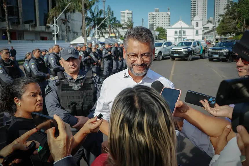 Governador Clécio Luís, em entrevista com veículos de comunicação