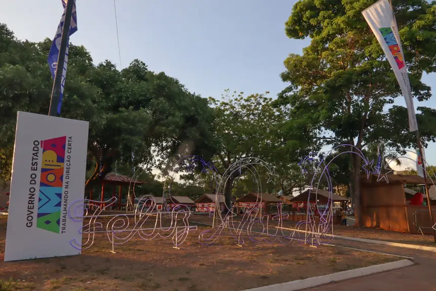 Todos os espaços da Praça da Bandeira foram ornamentados  com produtos natalinos 