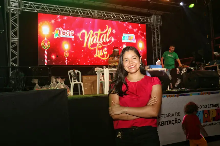 Professora de Balé Doryele do Rosário, é acadêmica do curso de dança em uma faculdade de Macapá e repassa experiencias as crianças 