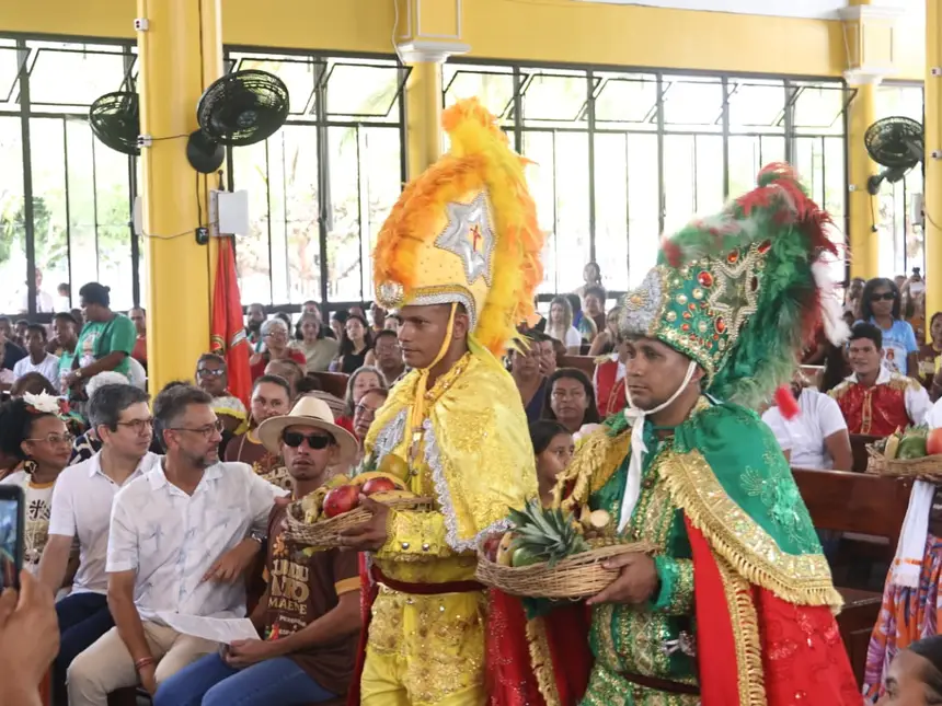 Imagens de São Tiago e São Jorge simbolizaram a fé e a resistência cultural durante a celebração do Jubileu Afro-Amapaense