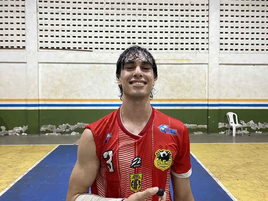 Miguel Wallace, atleta da equipe Família Panelão, comemorou o título do 1º Desafio Interclubes de Vôlei após vitória na grande final.