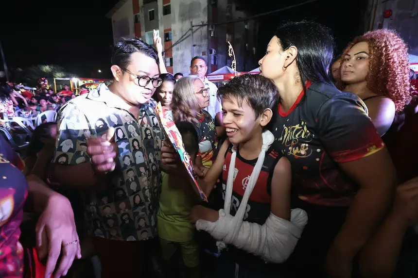 Todas as crianças ganharam uma lembrança de natal