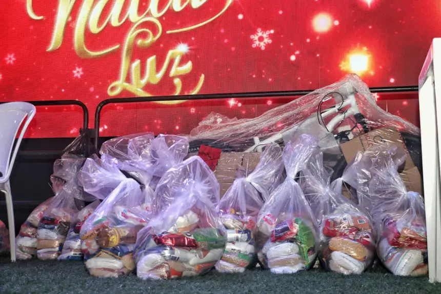 Cerca de 120 cestas de alimentos foram sorteados ao público 