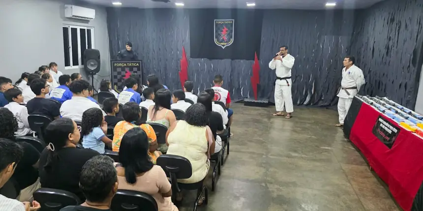 Sensei Carlécio e sensei Fabrício, dando início a cerimônia