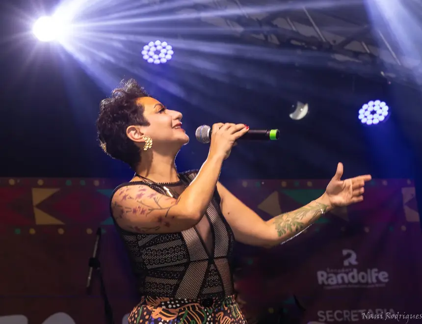 Cantora e compositora Sabrina Zahara