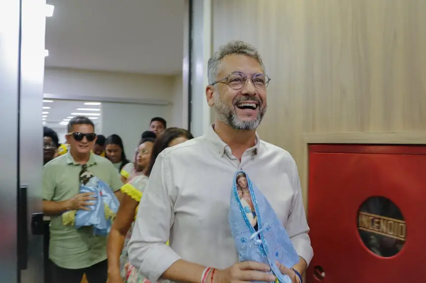  <div class='credito_fotos'>Foto: Ruan Alves / GEA &nbsp;&nbsp;|&nbsp;&nbsp; <a href='/midias/2025/originais/20251226132316-GF00016773-F00212251.webp' download><i class='fa-solid fa-download'></i> Download</a></div>