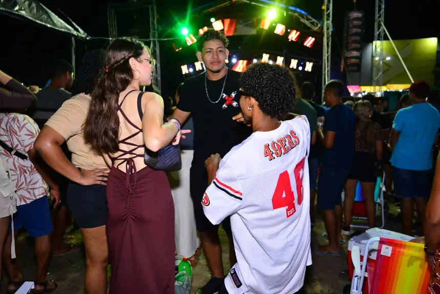 Moradores Locais e visitantes de outros estados se divertem no show de aparelhagens