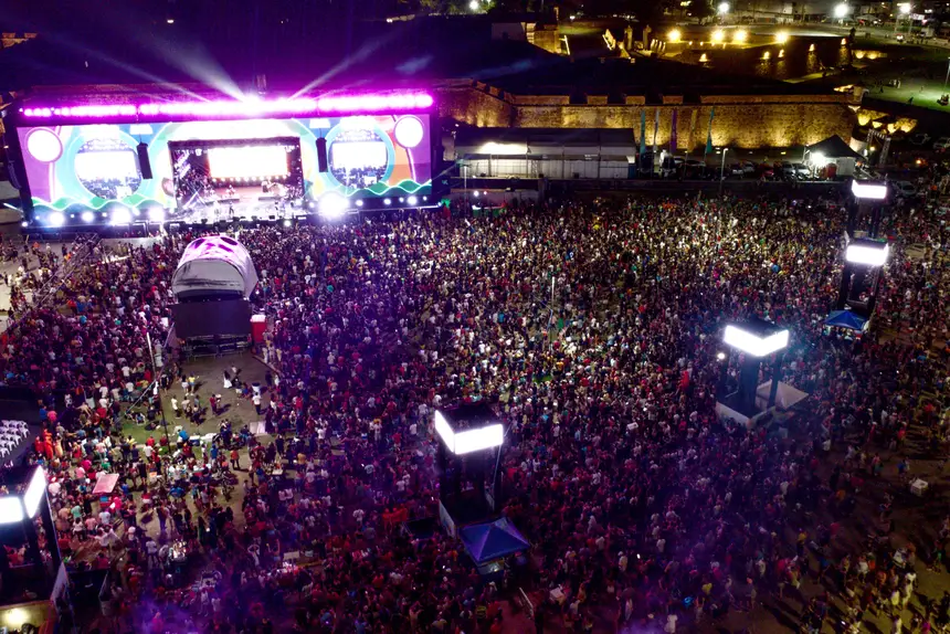  Palco abriga 500 metros quadrados de painéis de LED