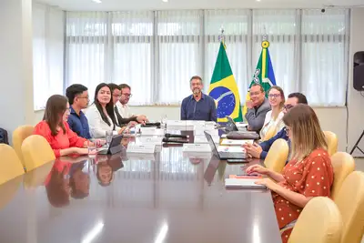 galeria: Reunião virtual com o Ex Ministro da Saúde Mandeta, Dra Nair e Equipe Responsável pelo H.E
