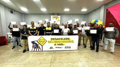 notícia: Curso gratuito do Governo do Amapá forma 32 novos profissionais taxistas e mototaxistas em Santana