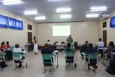 notícia: Governo do Amapá reúne gestores escolares estaduais para debater indicadores e avanços na educação do município de Amapá