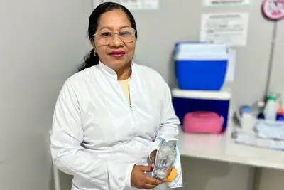 Foto: Gabriel Maciel/Sesa Maria Gonçalves,, técnica de enfermagem do Laboratório de Pasteurização do Banco de Leite Humano do Amapá