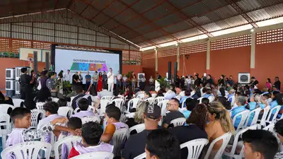 notícia: Governo do Amapá promove aula inaugural do ano letivo dos projetos sociais da Polícia Militar na Escola Antônio Messias, em Macapá