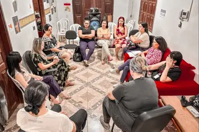 notícia: Governo do Amapá realiza sessão de 'cine-debate' com mulheres assistidas pelo Cram em Oiapoque
