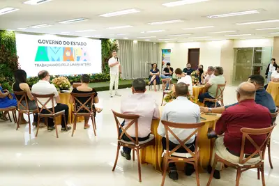 notícia: Governador Clécio Luís reúne servidores da Educação para homenagem, apoio e incentivo à capacitação acadêmica