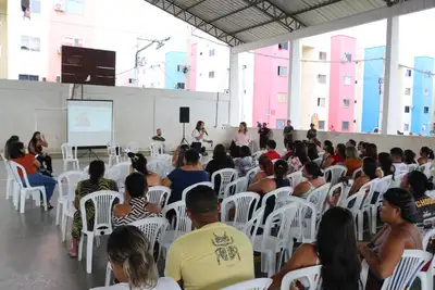 notícia: Governo do Estado realiza reunião com moradores do Residencial Vila dos Oliveiras para decidir funcionamento de nova escola, em Macapá