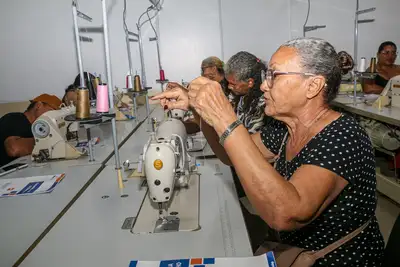 notícia: Moradoras do Residencial Miracema iniciam curso de corte e costura promovido pelo Governo do Estado, em Macapá