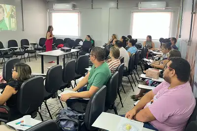 notícia: Governo do Amapá reforça técnicas de aleitamento materno para profissionais de saúde da Maternidade Bem Nascer