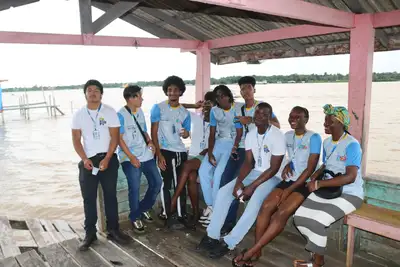 notícia: Estudantes de intercâmbio da Guiana Francesa com o Amapá realizam visita técnica no bairro Elesbão, em Santana