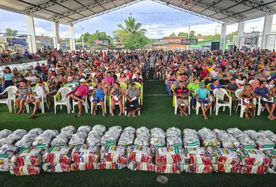 notícia: Governo do Amapá atende 1,3 mil famílias com kits de alimentos em Vitória do Jari