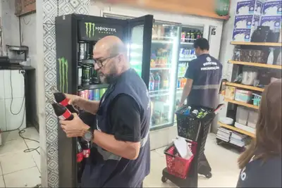 notícia: Produtos fora do prazo de validade são apreendidos pelo Procon em ponto comercial na Zona Norte de Macapá