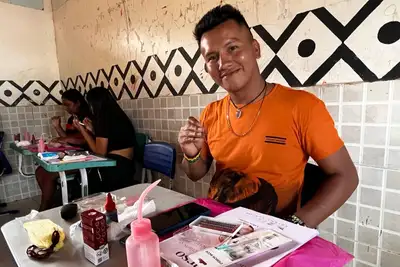 notícia: 'Oportunidade de aprender algo novo’, diz indígena sobre oficinas itinerantes do Governo do Estado em Oiapoque 