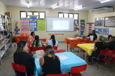 notícia: Governo do Amapá promove formação do Programa Criança Alfabetizada sobre planejamento escolar