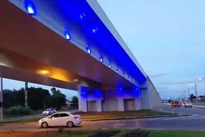 notícia: Abril Azul: Viaduto da Integração na Zona Oeste de Macapá recebe iluminação especial para conscientizar sobre o autismo