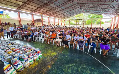 notícia: 'Amapá Sem Fome': Governo do Estado atende famílias em vulnerabilidade com kits de alimentos e vales-gás, em Macapá