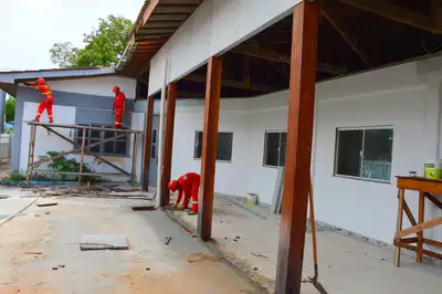 notícia: Com finalização de toda cobertura, obras do Centro de Reabilitação do Amapá avançam para serviços hidráulicos e de alvenaria