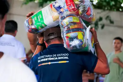 notícia: Amapá Sem Fome: Governo do Estado entrega mais de 500 kits de alimentos para famílias vulneráveis em Macapá