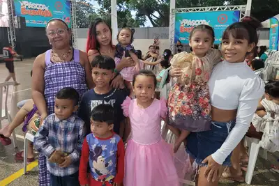 Foto: Jorge Júnior/GEA Luiza Portal, de 25 anos, ao lado direito e de blusa branca. Junto também estavam os sobrinhos, mãe e irmã